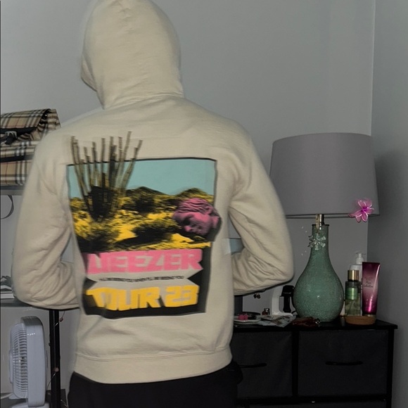 Tan Weezer ‘23 tour sweatshirt (UNISEX) - Picture 5 of 9